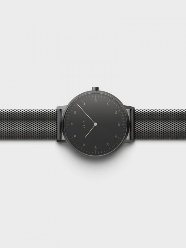 verk black mesh 3 600x800 - Light Gray Watch